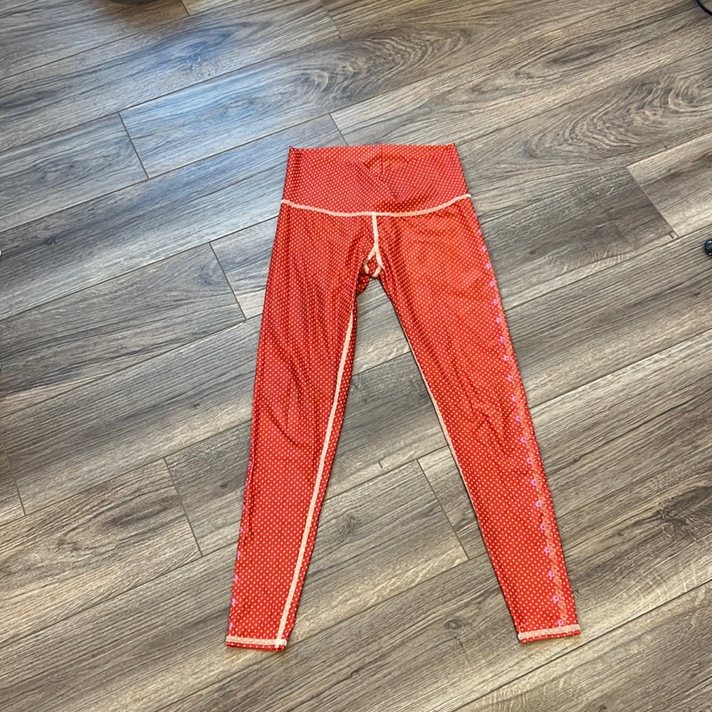 Teeki leggings - ADORABLE 💖 reddish with goldish stitching and polka dots